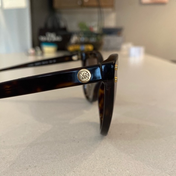 (SOLD PRIVATELY) Micheal kors polarized sunglasses - Picture 2 of 8